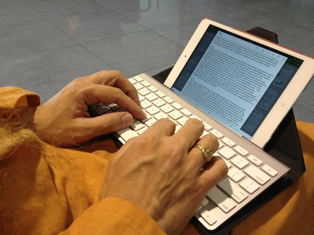 Swamis Perform an iDevice-Only Travel Experiment, Episode 2
