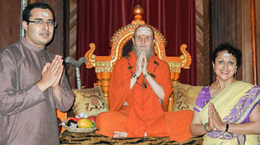 Darshan with Satguru Bodhinatha Veylanswami in the Guru Pitham