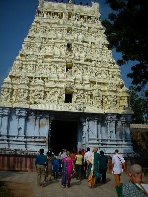 13ancient_chola_temple.jpg