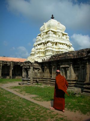 19ancient_chola_temple.jpg