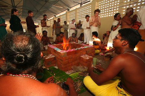 64holy_homa_rites.jpg