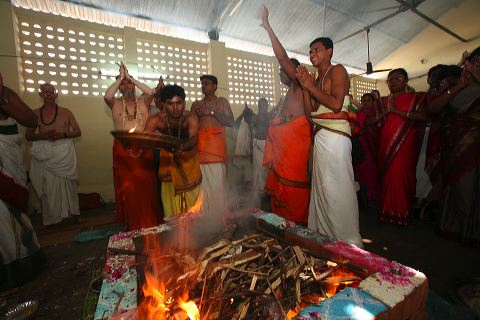 86holy_homa_rites.jpg