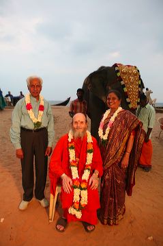 06on_a_kerala_beach.jpg