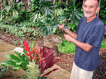 Tandu Sivanathan Decorating with Rudraksha