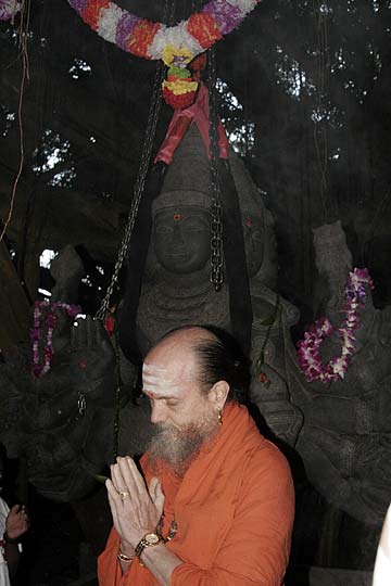 Bodhinatha Off on Mission to Australia