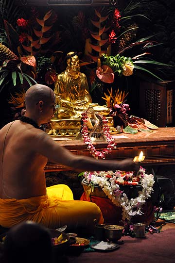 Gurudeva Arati, Day 3