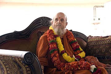 Bodhinatha Traveling