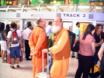 Bodhinatha Arrives in Malaysia