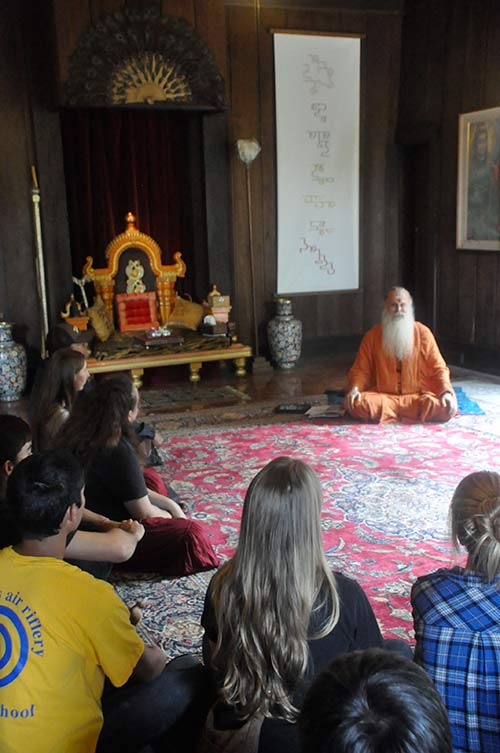 Island School Students Visit to Learn About Hinduism