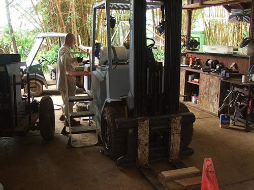 Refurbishing Iraivan's Two-Trucked Elephant