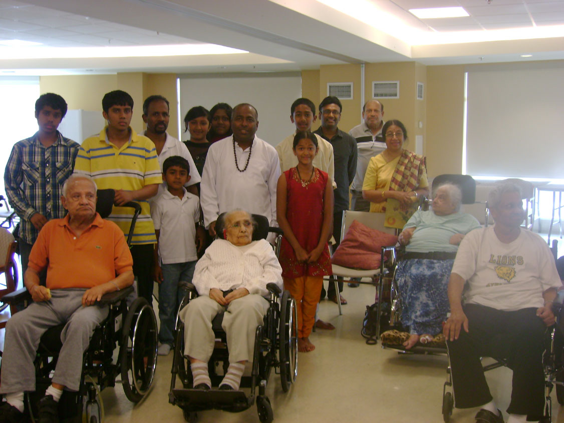 Students go to visit elders in Toronto