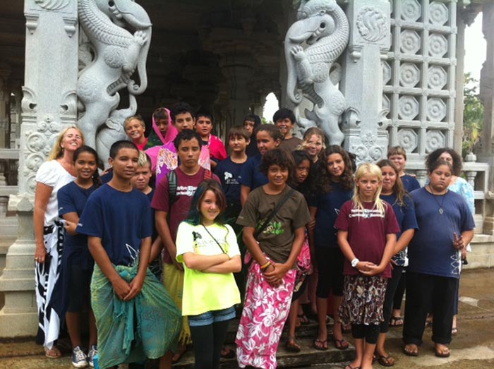 Kauai Middle School Students Visits Iraivan