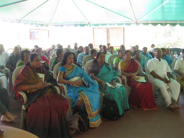 Sixty Tamil Seniors from Toronto Pilgrimage to Kauai Aadheenam