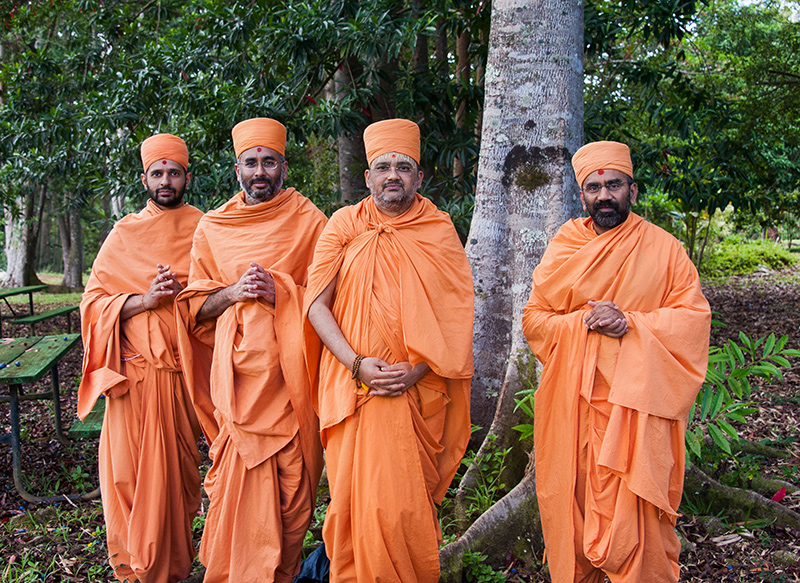 BAPS Swamis Visit Kauai Aadheenam