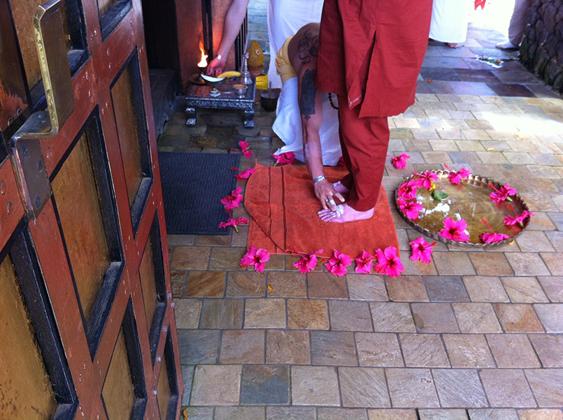 Bodhinatha Arrives Safely Back at Kauai Aadheenam