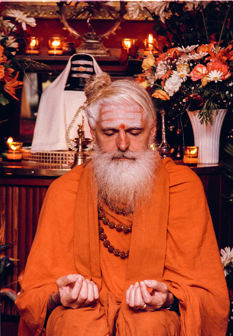 Gurudeva Padapuja and Dikshas