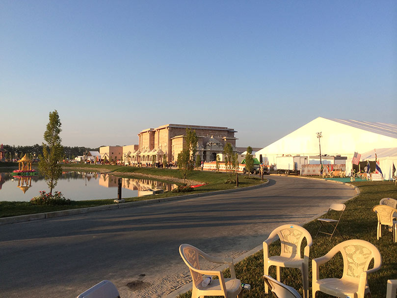 Hinduism Today Offers Gifts to BAPS Guru