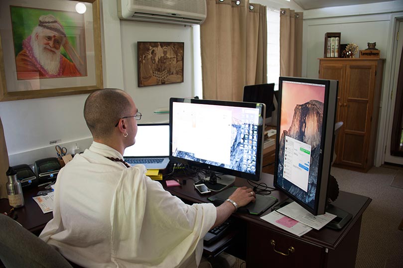 An Afternoon with the Pillayar Kulam