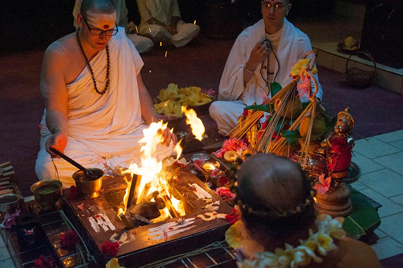 Sun 1 Homa: Invoking God Siva Through Fire