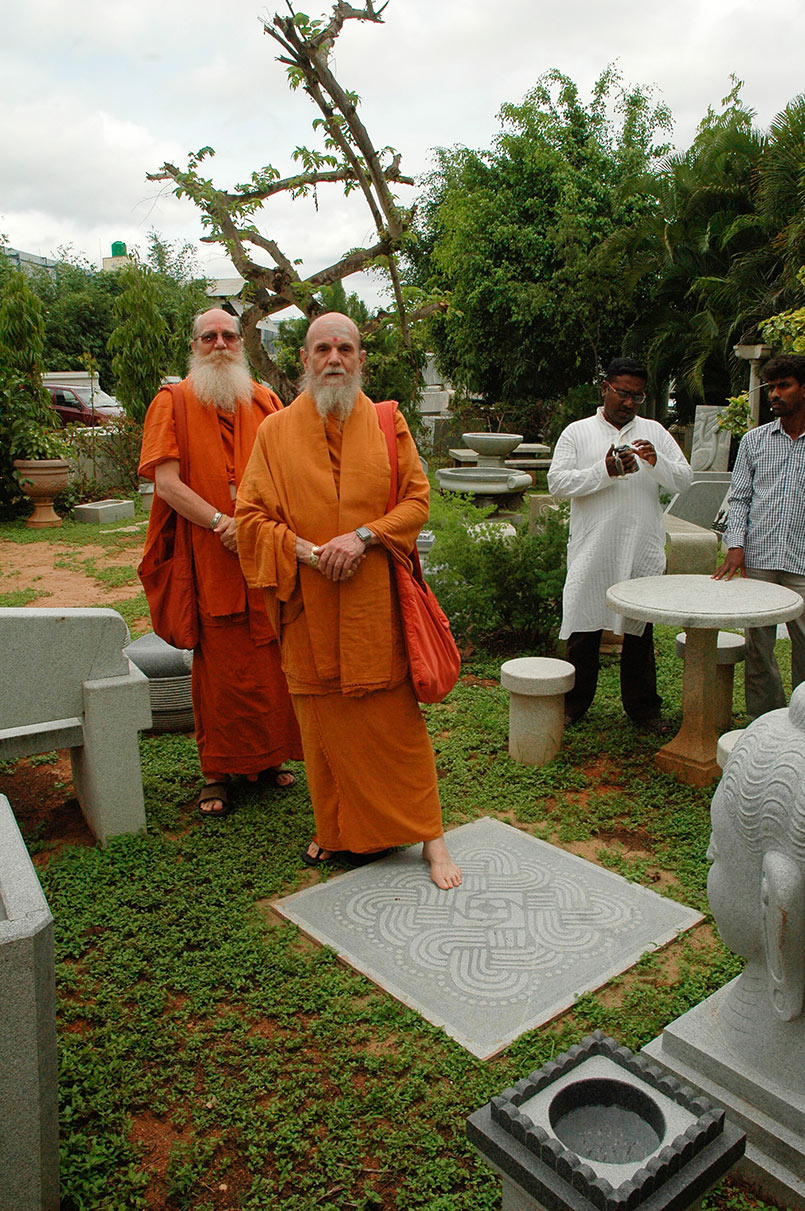 Satguru Visit The Bengaluru Carving Site