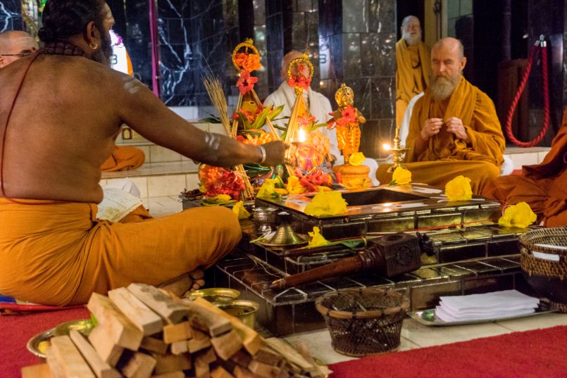 A Clear Crystal Vision: The Story of Iraivan's Lingam