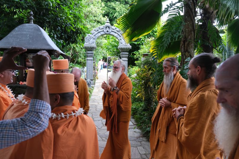 BAPS monks visit Kauai Adheenam