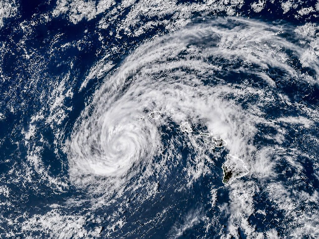 Hurricane Lala passes below the Hawaiian Chain